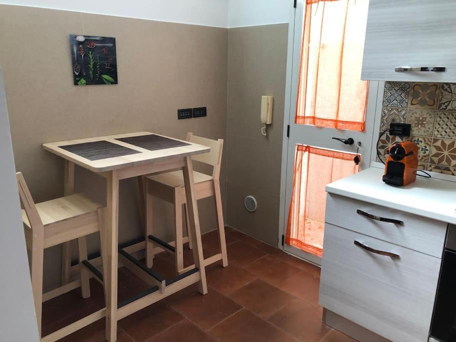 Bari For You - Guest House A 300Mt. Dal Mare Buitenkant foto